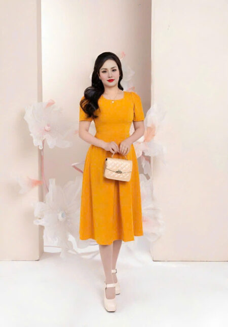 Đầm lụa xòe cổ vuông